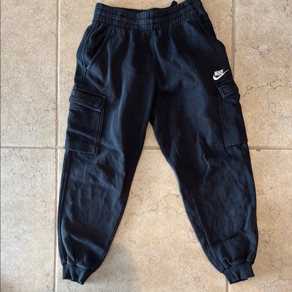 Boys size Medium Nike Black Sweatpants Elastic Cuffs Relaxed Fit